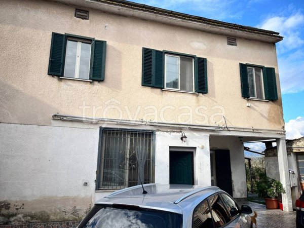 casa indipendente in vendita a Santi Cosma e Damiano