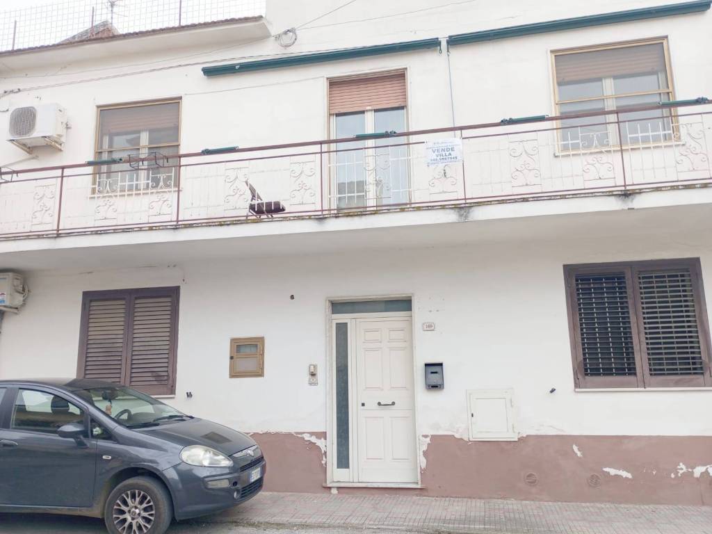 casa indipendente in vendita a Santi Cosma e Damiano