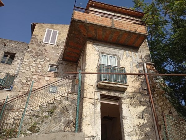 casa indipendente in vendita a Santi Cosma e Damiano