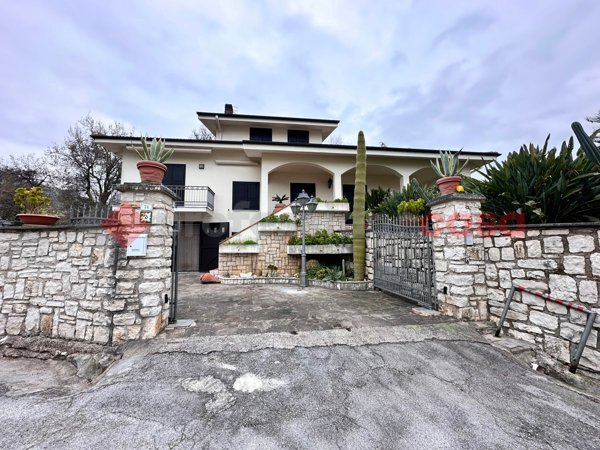 casa indipendente in vendita a Santi Cosma e Damiano