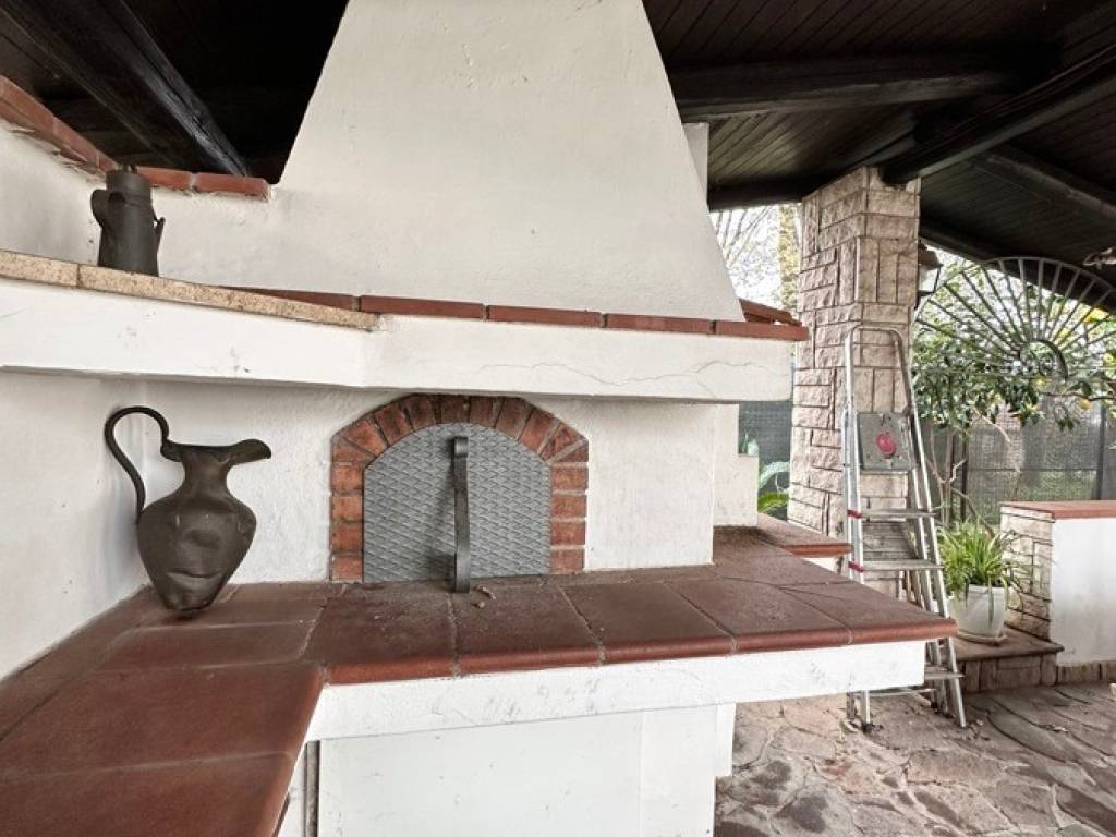 casa indipendente in vendita a Santi Cosma e Damiano