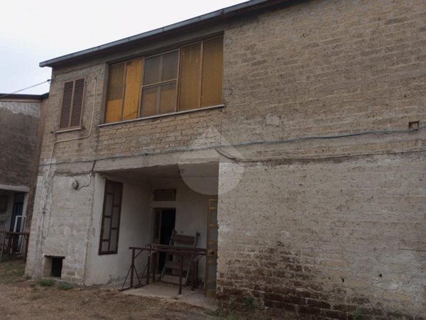 casa indipendente in vendita a Santi Cosma e Damiano