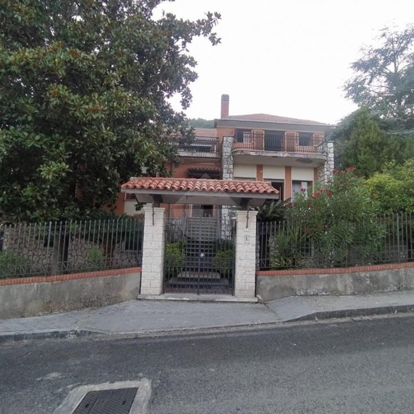 casa indipendente in vendita a Santi Cosma e Damiano