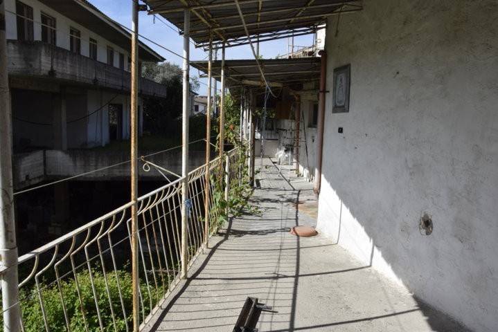 casa indipendente in vendita a Santi Cosma e Damiano