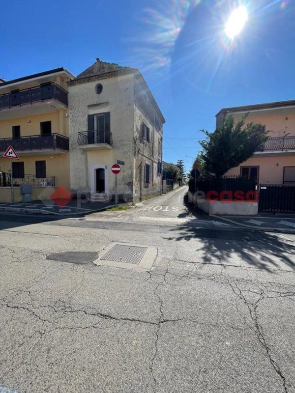 casa indipendente in vendita a Santi Cosma e Damiano