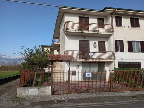 casa indipendente in vendita a Santi Cosma e Damiano