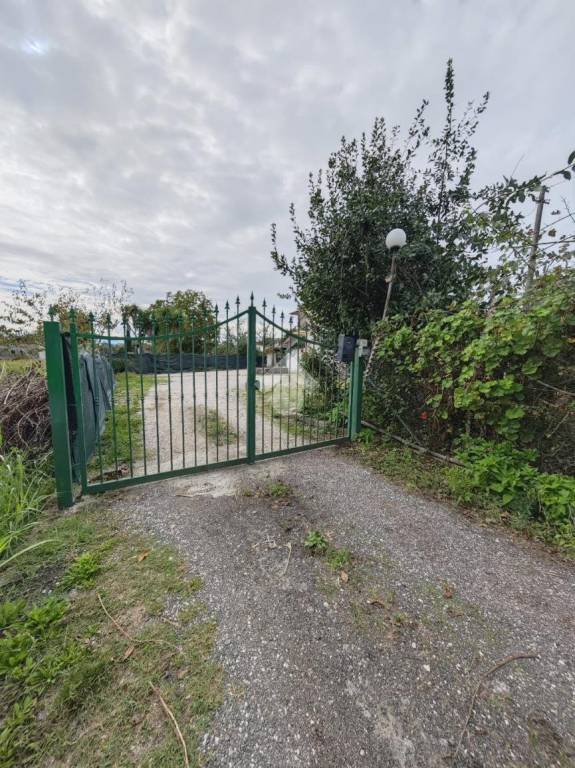 casa indipendente in vendita a Santi Cosma e Damiano