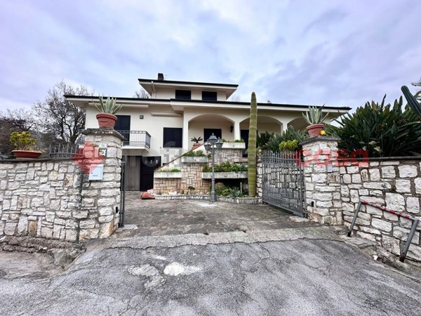 casa indipendente in vendita a Santi Cosma e Damiano