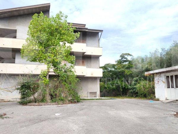 casa indipendente in vendita a Santi Cosma e Damiano