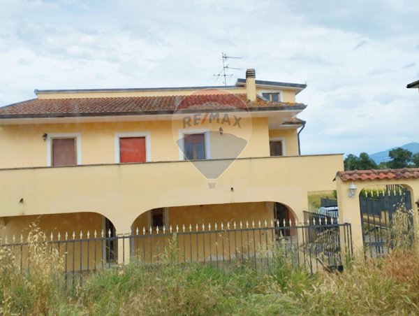 casa indipendente in vendita a Santi Cosma e Damiano