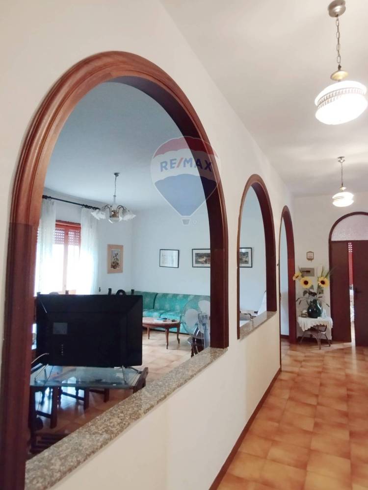 casa indipendente in vendita a Santi Cosma e Damiano