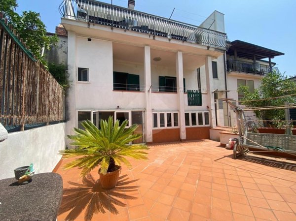 casa indipendente in vendita a Santi Cosma e Damiano