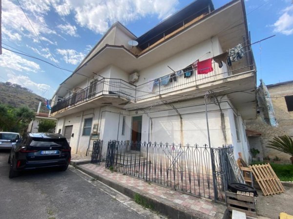 casa indipendente in vendita a Santi Cosma e Damiano