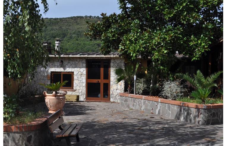 casa indipendente in vendita a Santi Cosma e Damiano