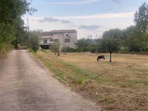 casa indipendente in vendita a Santi Cosma e Damiano