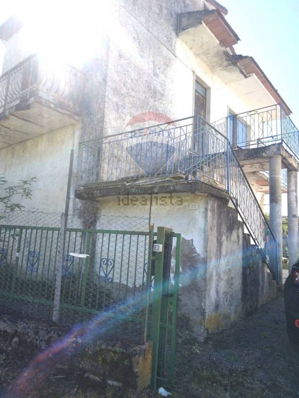casa indipendente in vendita a Santi Cosma e Damiano