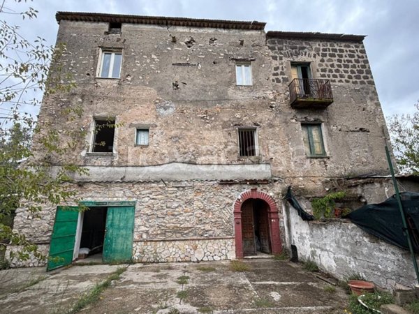 casa indipendente in vendita a Santi Cosma e Damiano