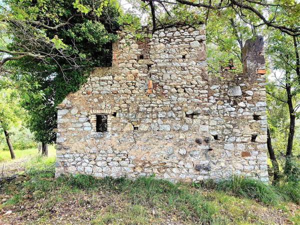 casa indipendente in vendita a Santi Cosma e Damiano