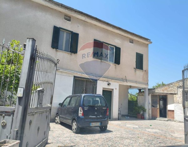 casa indipendente in vendita a Santi Cosma e Damiano