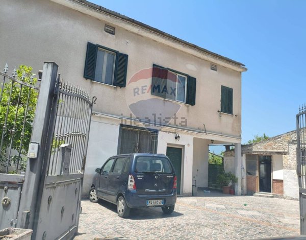 casa indipendente in vendita a Santi Cosma e Damiano
