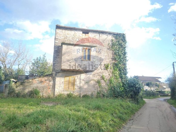 casa indipendente in vendita a Santi Cosma e Damiano