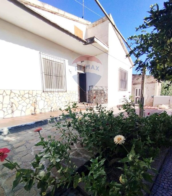 casa indipendente in vendita a Santi Cosma e Damiano