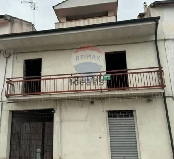 casa indipendente in vendita a Santi Cosma e Damiano