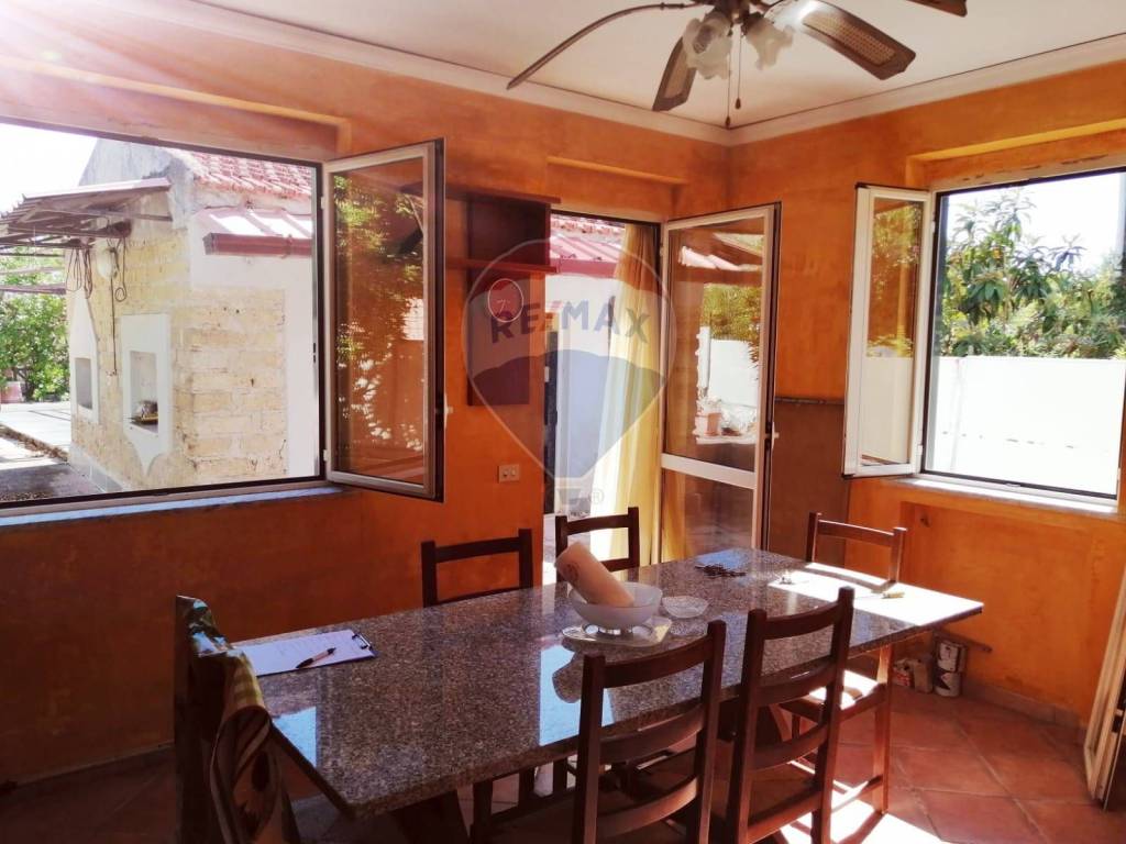 casa indipendente in vendita a Santi Cosma e Damiano