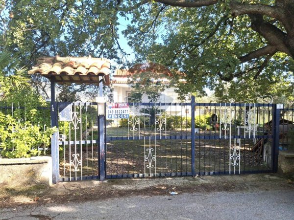 casa indipendente in vendita a Santi Cosma e Damiano