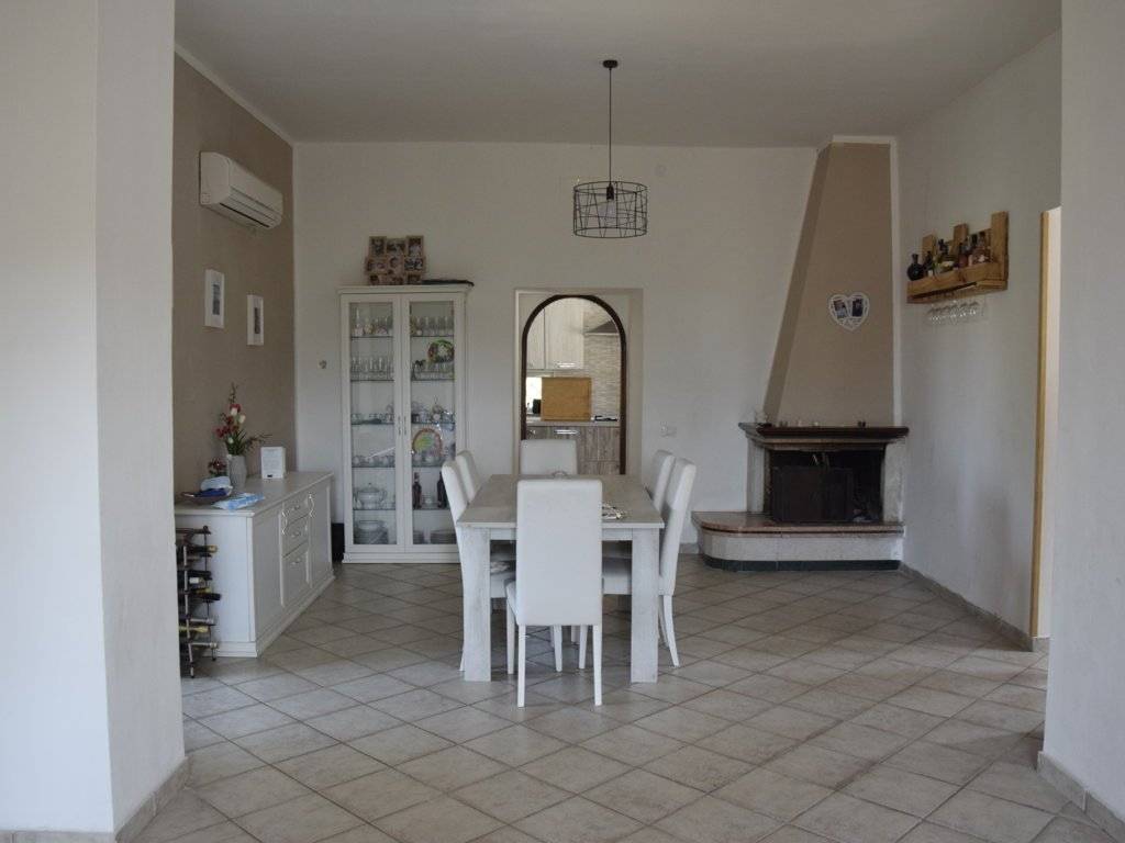 casa indipendente in vendita a Santi Cosma e Damiano