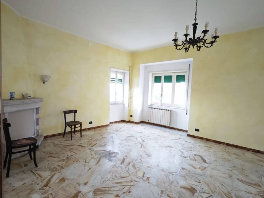 intera palazzina in vendita a Santi Cosma e Damiano