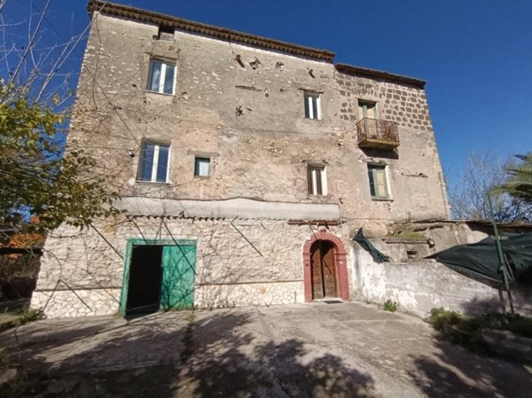 casa indipendente in vendita a Santi Cosma e Damiano