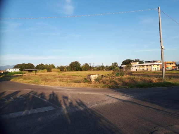 terreno edificabile in vendita a Santi Cosma e Damiano