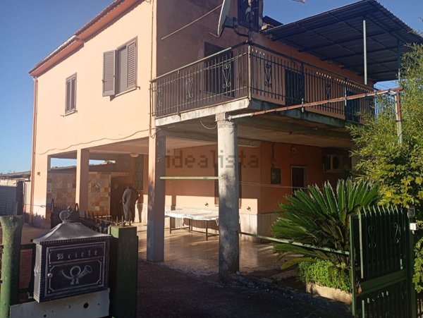 casa indipendente in vendita a Santi Cosma e Damiano