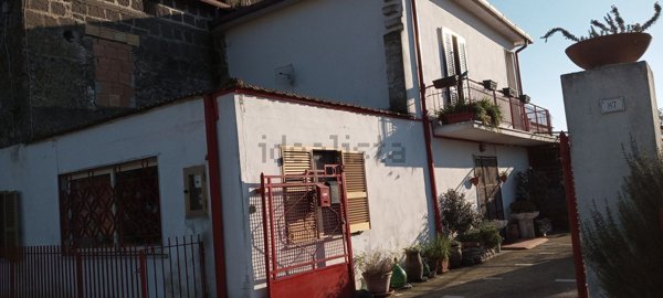 casa indipendente in vendita a Santi Cosma e Damiano