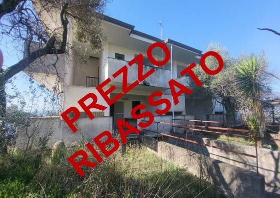 intera palazzina in vendita a Santi Cosma e Damiano