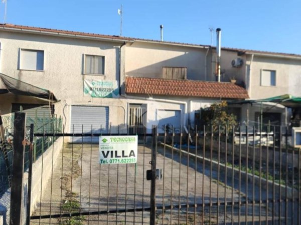 casa indipendente in vendita a Santi Cosma e Damiano