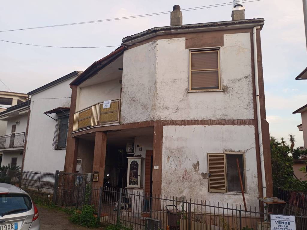 casa indipendente in vendita a Santi Cosma e Damiano