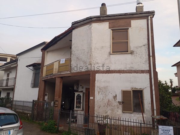 casa indipendente in vendita a Santi Cosma e Damiano