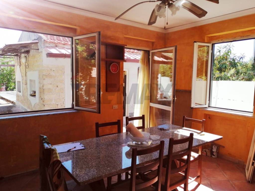 casa indipendente in vendita a Santi Cosma e Damiano