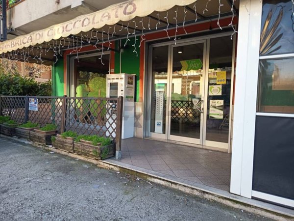negozio in vendita a Santi Cosma e Damiano