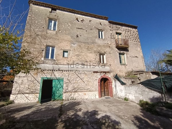 casa indipendente in vendita a Santi Cosma e Damiano
