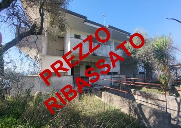 casa indipendente in vendita a Santi Cosma e Damiano