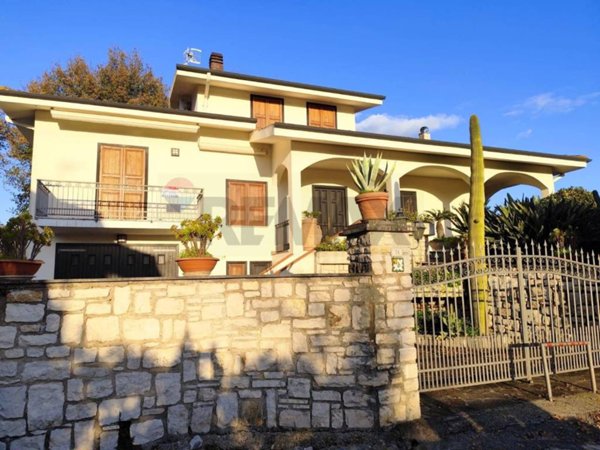 casa indipendente in vendita a Santi Cosma e Damiano