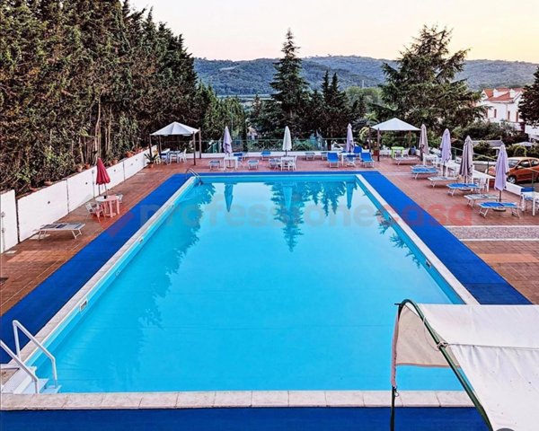 casa indipendente in vendita a Santi Cosma e Damiano