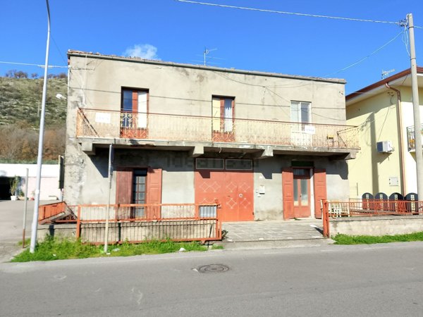 casa indipendente in vendita a Santi Cosma e Damiano