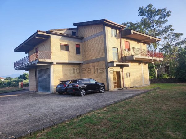 casa indipendente in vendita a Santi Cosma e Damiano