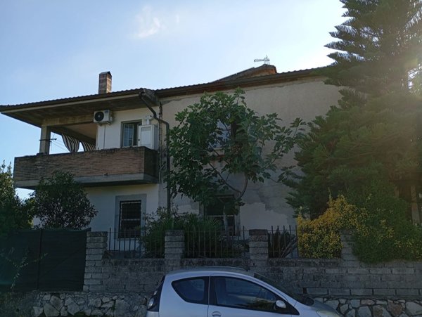 casa indipendente in vendita a Santi Cosma e Damiano