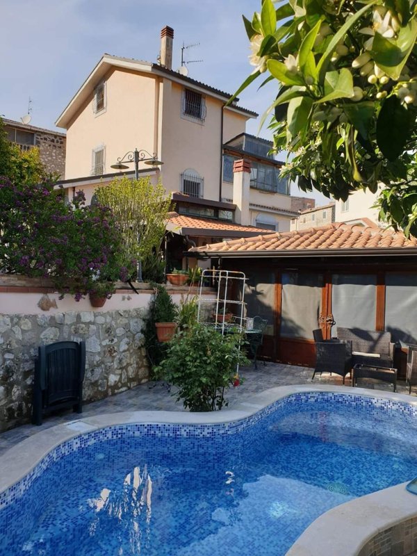 casa indipendente in vendita a Santi Cosma e Damiano