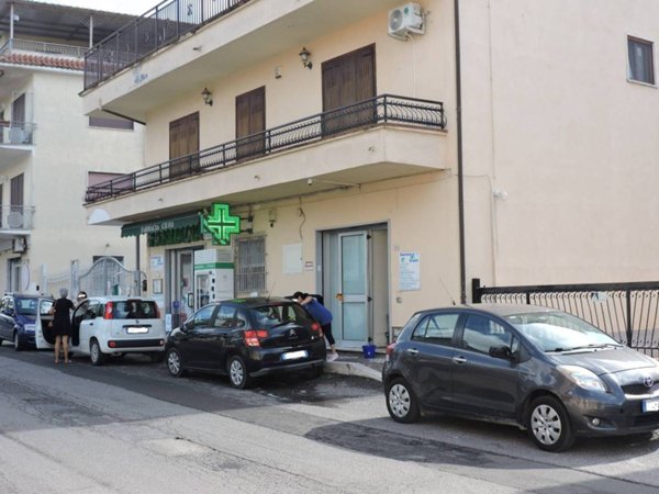 negozio in vendita a Santi Cosma e Damiano